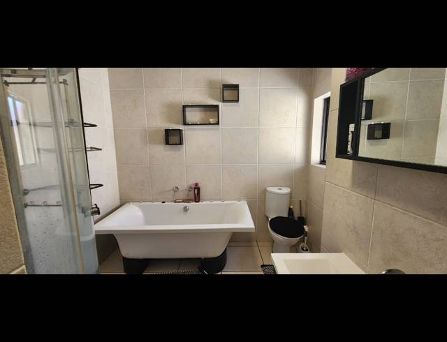 2 BEDROOM APARTMENT FOR SALE IN GREENSTONE HILL